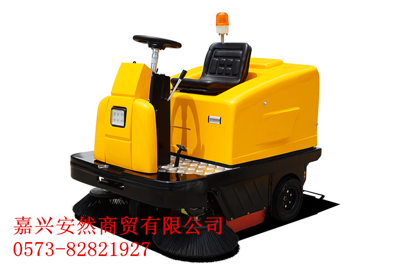 嘉興物流快遞倉(cāng)庫(kù)用駕駛式掃地機(jī)